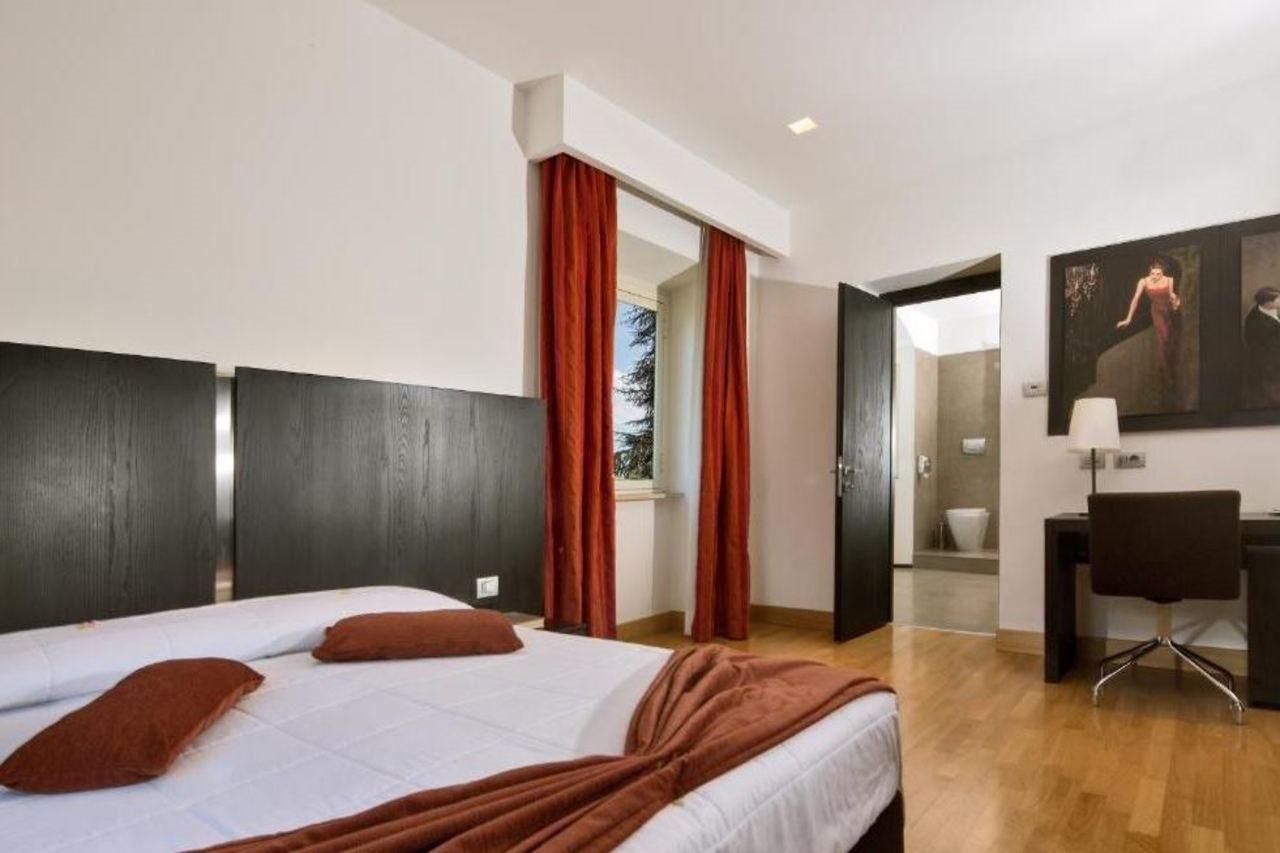 Lh Hotel Excel Roma Montemario Kültér fotó