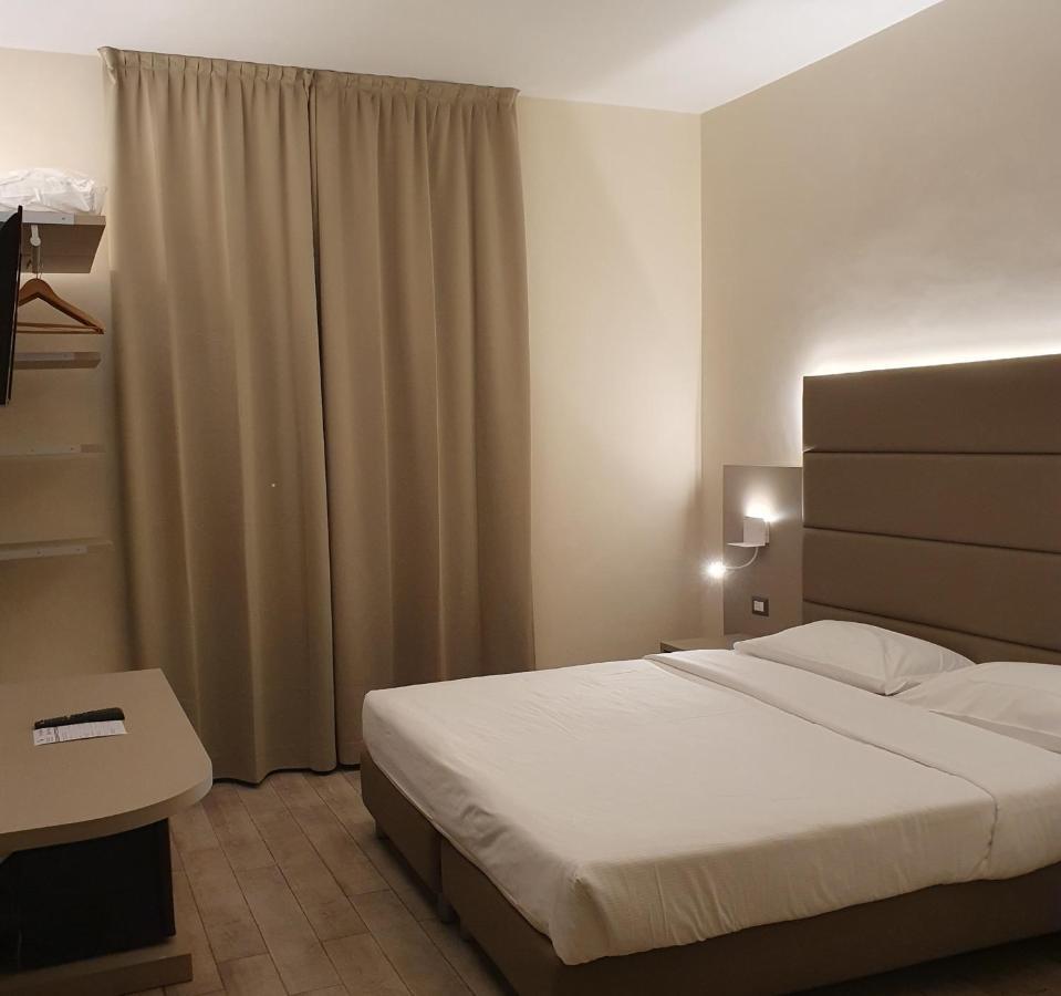 Lh Hotel Excel Roma Montemario Kültér fotó